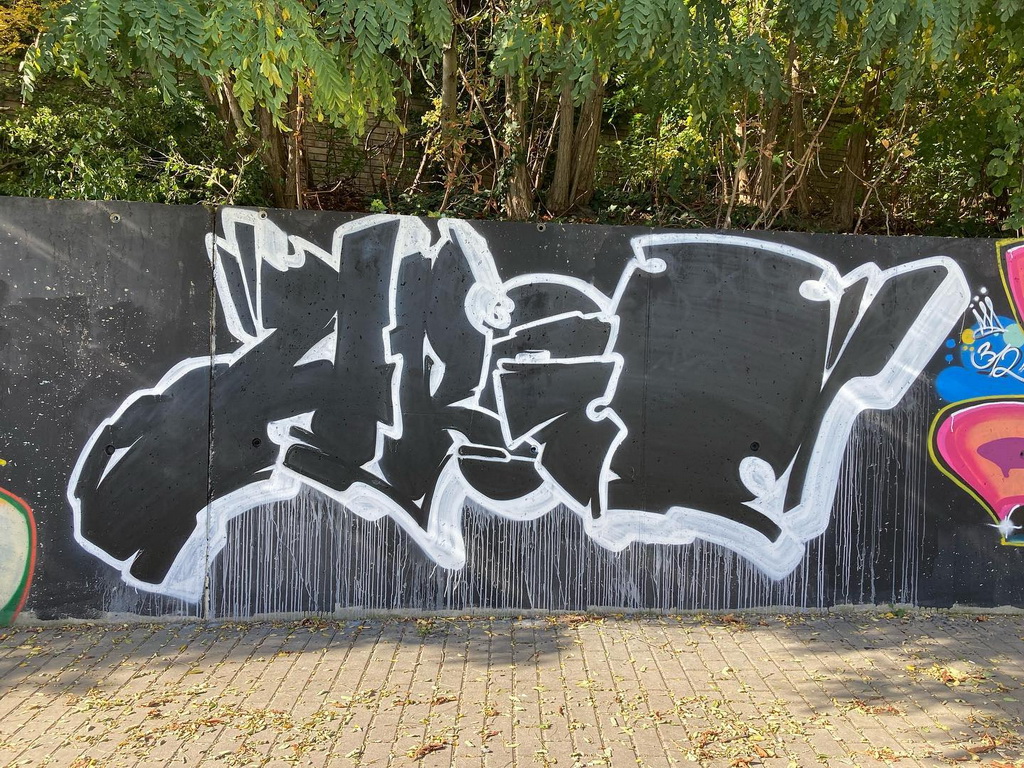 Lídl, Kladno (graffiti wall)